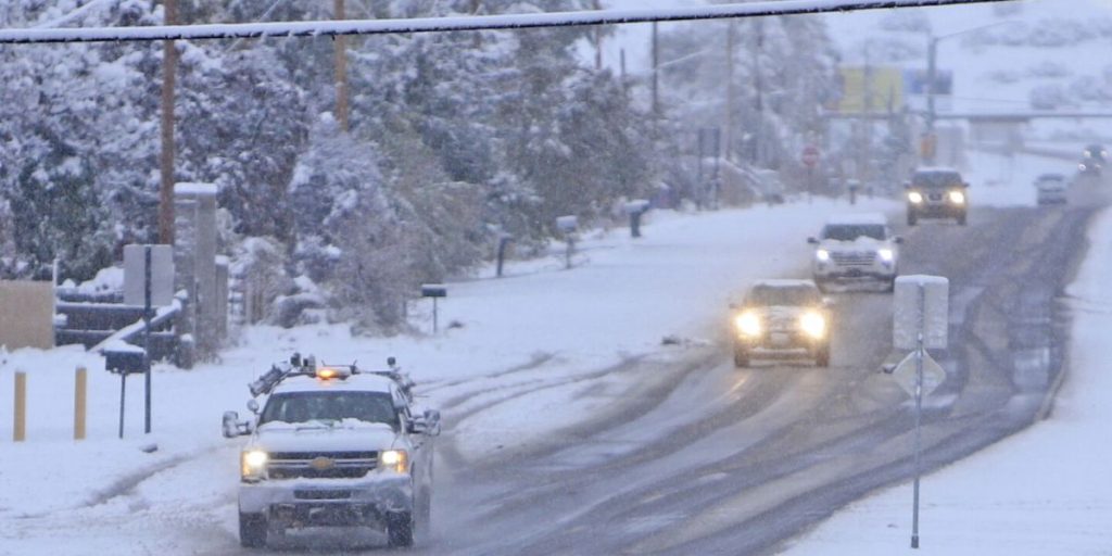 Blizzard Warning Extended as 3-foot Snowfall Brings Chaos to New Mexico, Colorado Roads