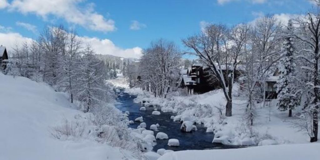 Heavy Snowfall Hits California's I-80 Corridor, With Six-inch Accumulations Expected