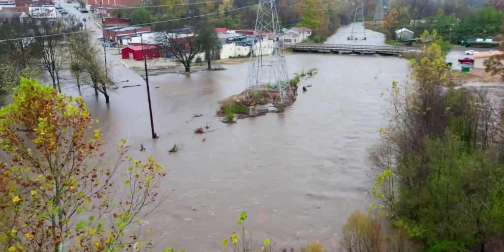 Missouri Couple Among 5 Dead as Flash Floods Devastate State, Sweeping Away CarsMissouri Couple Among 5 Dead as Flash Floods Devastate State, Sweeping Away Cars