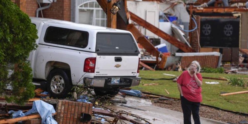 Oklahoma Storms and Tornadoes Injure 11, Leave Thousands Without Power (1)