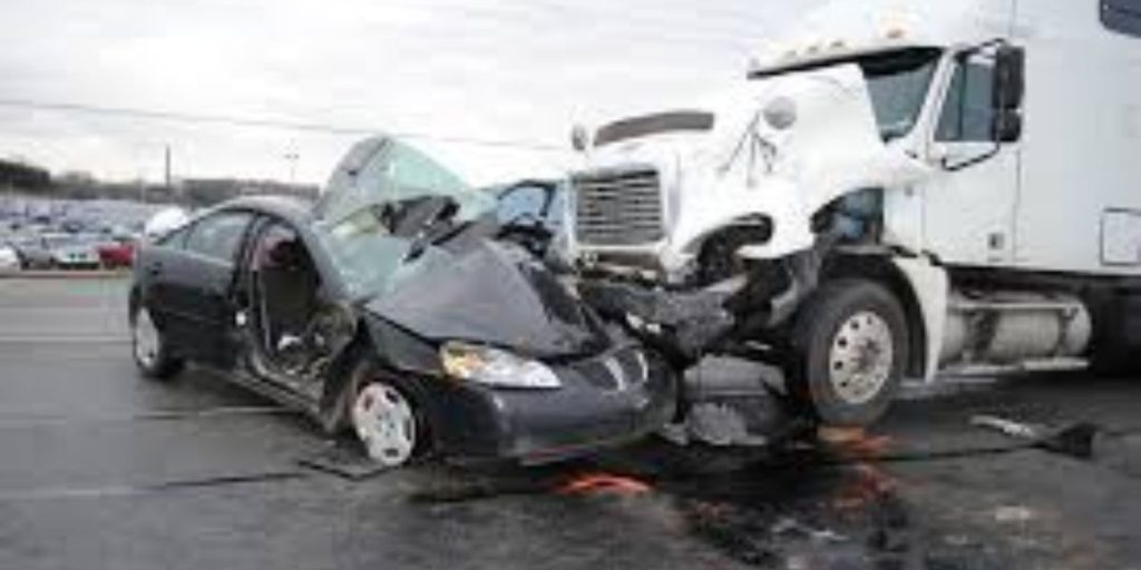 One Dead, Three Injured in Multi-vehicle Collision on I-20 Involving 18-wheeler in Fort Worth