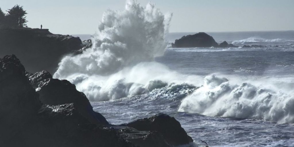 Oregon Coast Braces for King Tides, 28-foot Waves, and Coastal Flooding This Week