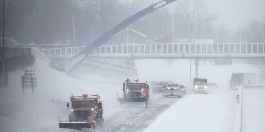 Severe Storm Bringing 24 Inches of Snow to Washington and California, With Severe Weather for Midwest