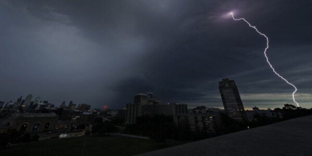 Severe Thunderstorms in the Midwest, While Northeast Faces Cooler and Clear Skies