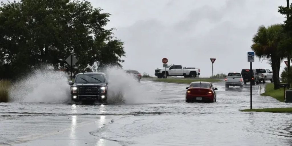 Severe Weather Moves East Thunderstorms, Gusts, and Heavy Rain Clear to the North