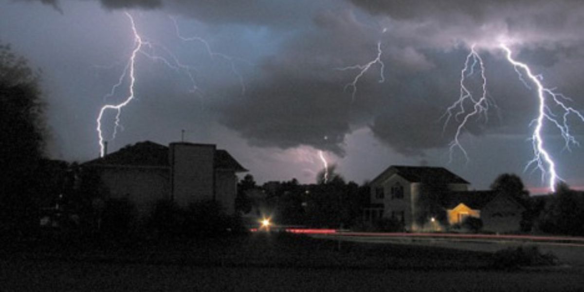 Severe Weather Moves East Thunderstorms, Gusts, and Heavy Rain Clear to the North