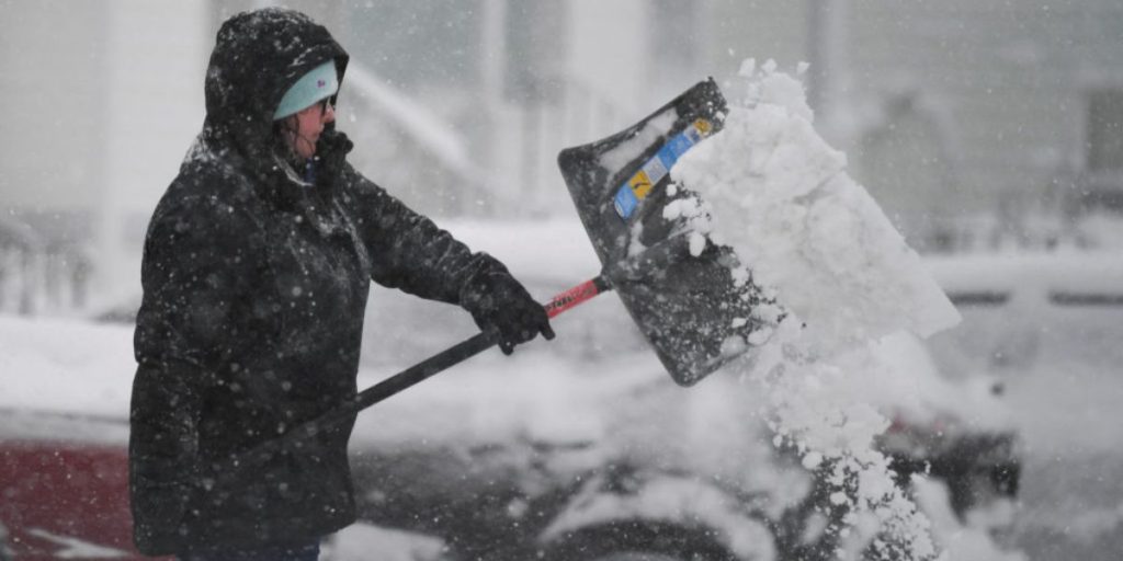 Snow Expected to Disrupt Thursday Morning Commutes in Northern Illinois and Northwest Indiana