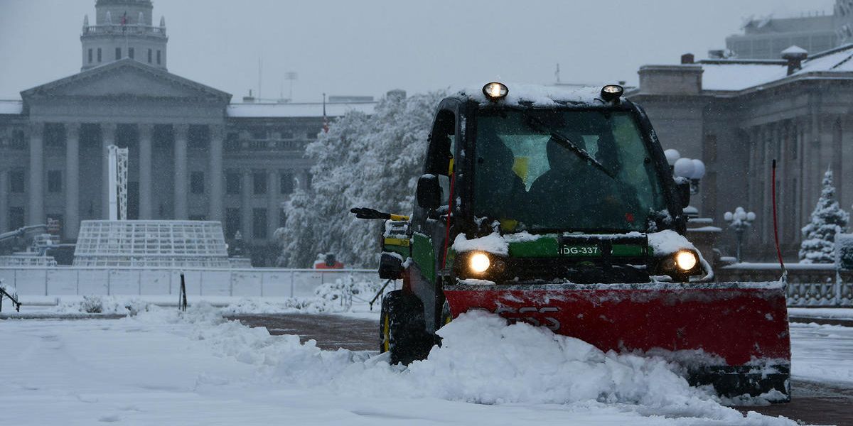 Snowstorm Strikes Denver With 19 Inches of Snow, Search-and-rescue Missions Underway in Eastern Colorado (1)