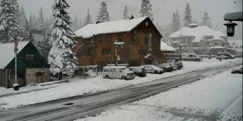 Winter Storm Hits Oregon's Cascades With 3-8 Inches of Snow, Dangerous Travel Conditions