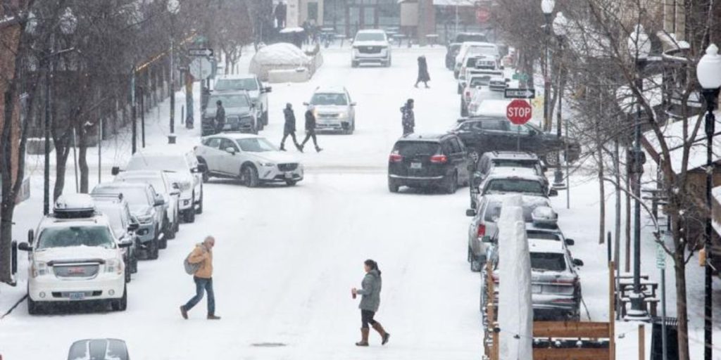 Winter Storm Hits Oregon's Cascades With 3-8 Inches of Snow, Dangerous Travel Conditions