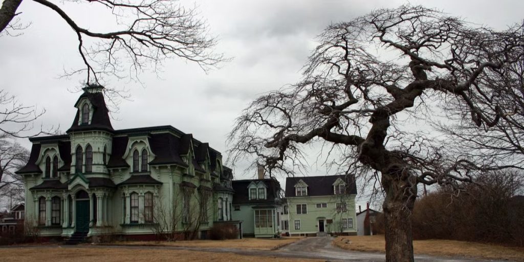 Dare to Explore 6 Haunted Places in Illinois With Ghostly Legends and Terrifying Backstories